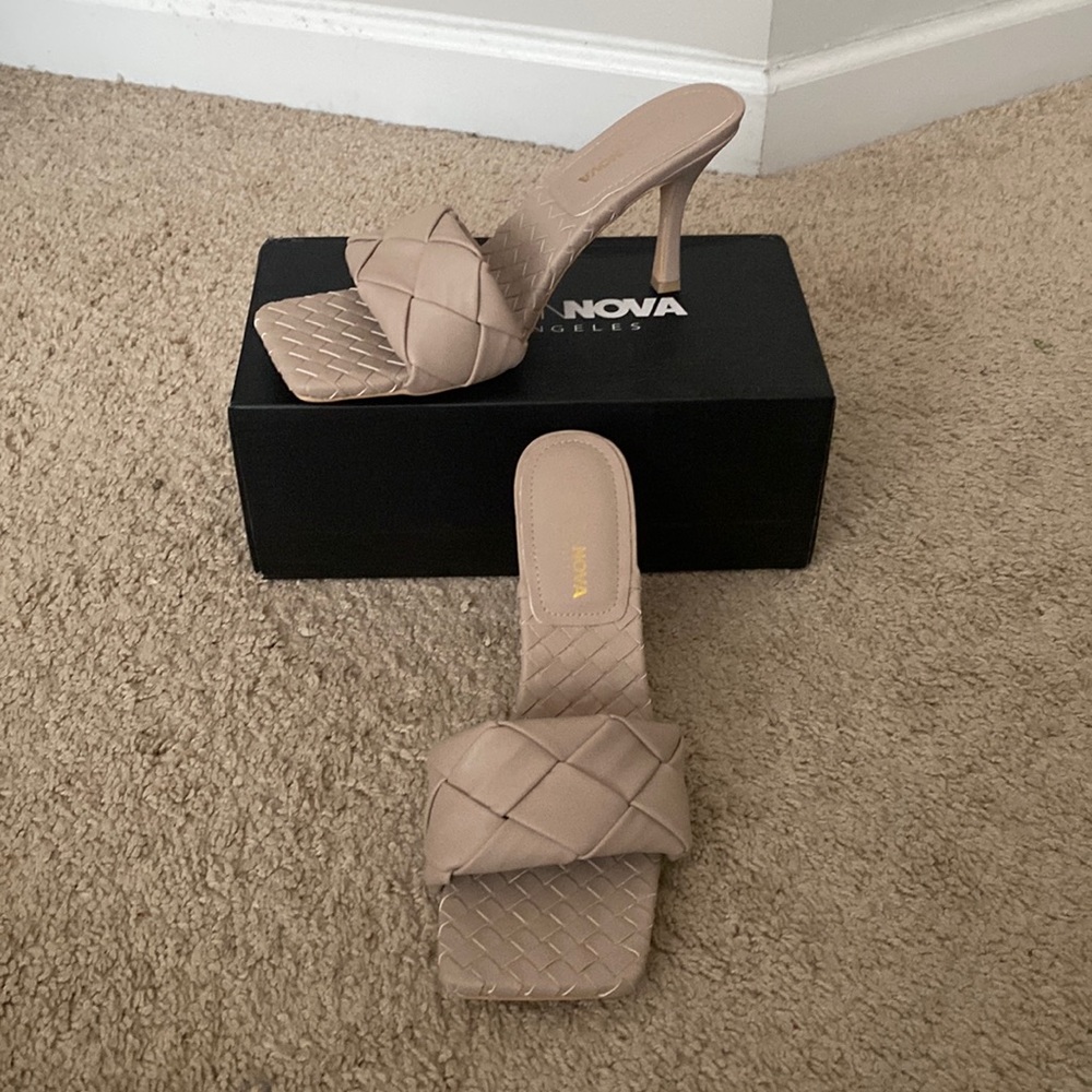 “CHERISH ME HEELED SANDALS” NUDE